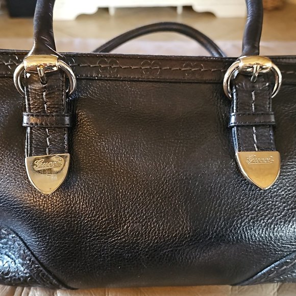 Gucci Handbags - Gucci Purse and wallet